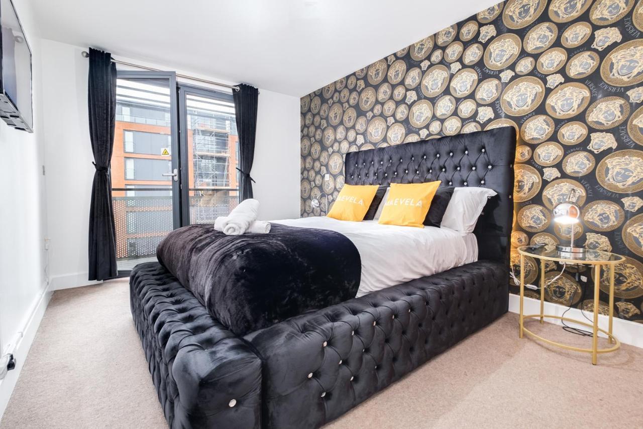 Maevela Apartments - Arcadian Versace Themed Apt ☆ Huge Balcony / Free Parking → Free Netflix -2 Min Walk From Birmingham Hippodrome Theatre, Arcadian, China Town, Sidewalk Club, Gay Village, 5 Mins From New Street Train Station - Birmingham Grand Ce Exteriér fotografie