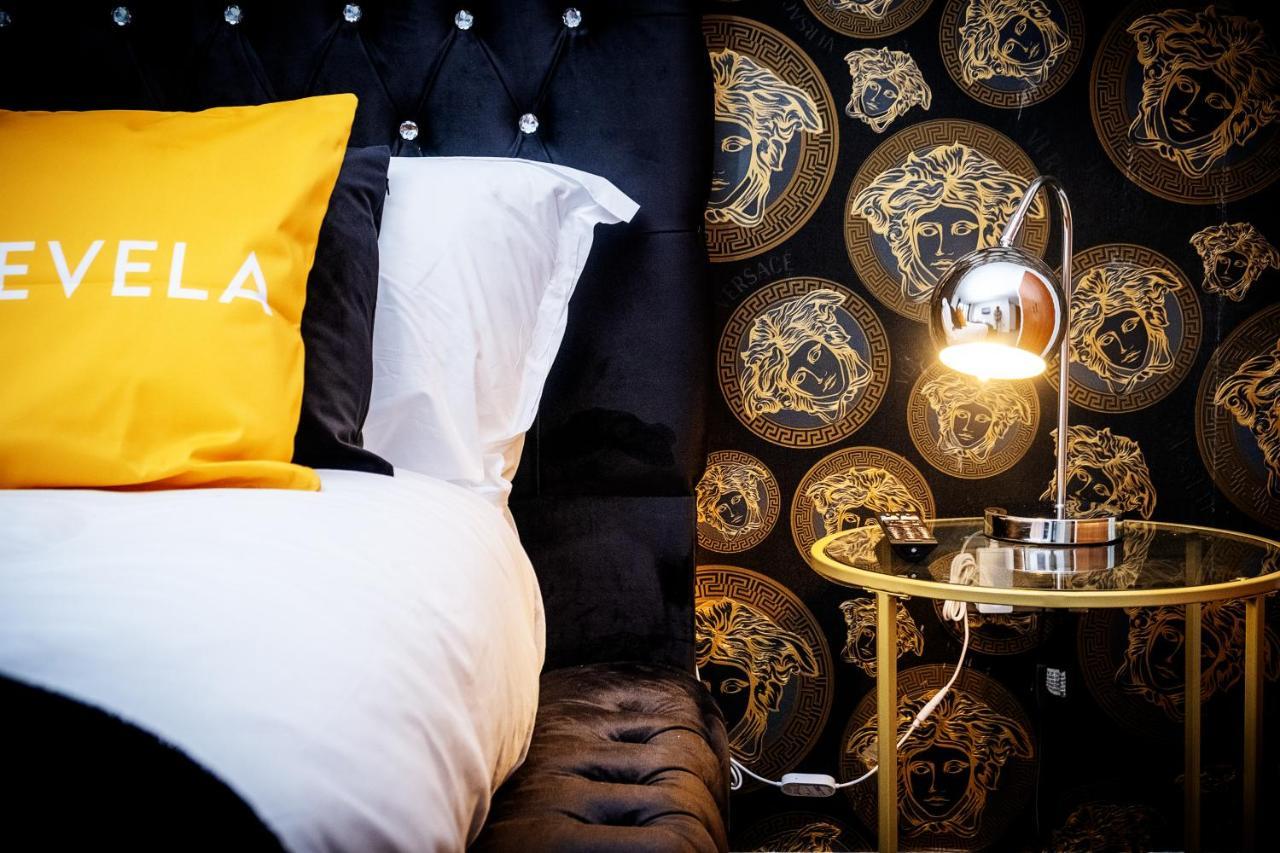 Maevela Apartments - Arcadian Versace Themed Apt ☆ Huge Balcony / Free Parking → Free Netflix -2 Min Walk From Birmingham Hippodrome Theatre, Arcadian, China Town, Sidewalk Club, Gay Village, 5 Mins From New Street Train Station - Birmingham Grand Ce Exteriér fotografie