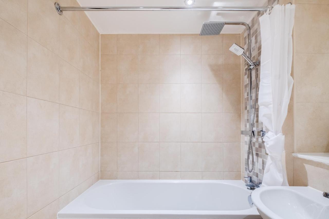 Maevela Apartments - Arcadian Versace Themed Apt ☆ Huge Balcony / Free Parking → Free Netflix -2 Min Walk From Birmingham Hippodrome Theatre, Arcadian, China Town, Sidewalk Club, Gay Village, 5 Mins From New Street Train Station - Birmingham Grand Ce Exteriér fotografie