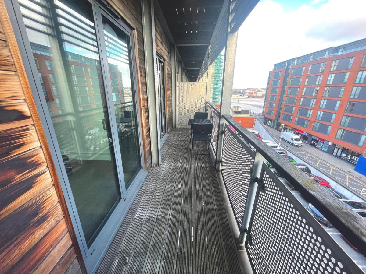Maevela Apartments - Arcadian Versace Themed Apt ☆ Huge Balcony / Free Parking → Free Netflix -2 Min Walk From Birmingham Hippodrome Theatre, Arcadian, China Town, Sidewalk Club, Gay Village, 5 Mins From New Street Train Station - Birmingham Grand Ce Exteriér fotografie