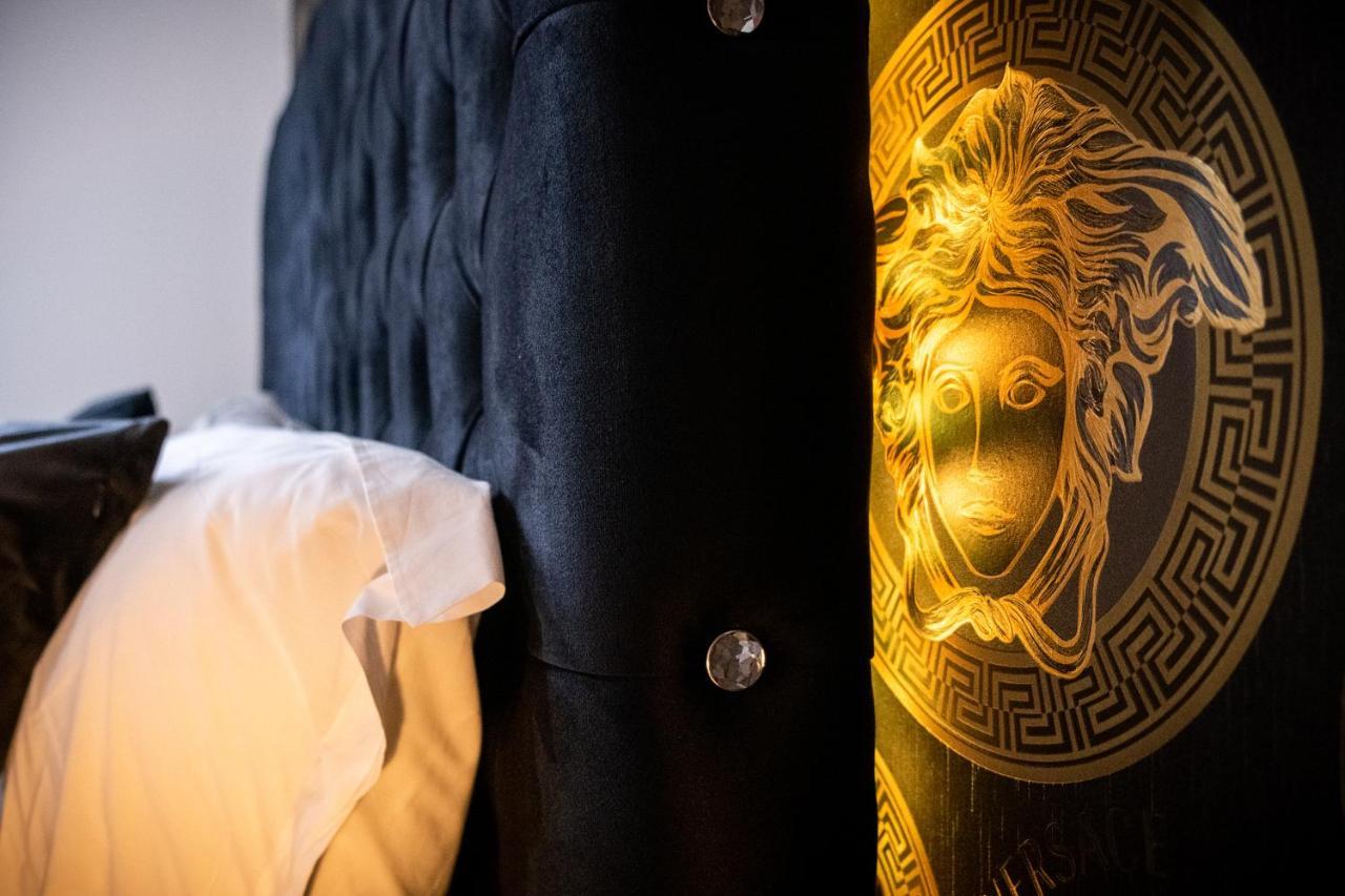 Maevela Apartments - Arcadian Versace Themed Apt ☆ Huge Balcony / Free Parking → Free Netflix -2 Min Walk From Birmingham Hippodrome Theatre, Arcadian, China Town, Sidewalk Club, Gay Village, 5 Mins From New Street Train Station - Birmingham Grand Ce Exteriér fotografie