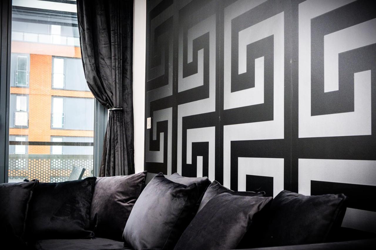 Maevela Apartments - Arcadian Versace Themed Apt ☆ Huge Balcony / Free Parking → Free Netflix -2 Min Walk From Birmingham Hippodrome Theatre, Arcadian, China Town, Sidewalk Club, Gay Village, 5 Mins From New Street Train Station - Birmingham Grand Ce Exteriér fotografie